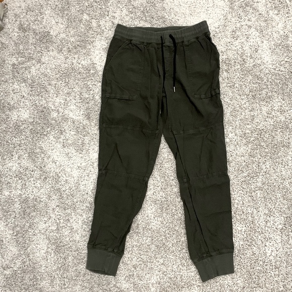 Aritzia community joggers army green - Picture 1 of 2